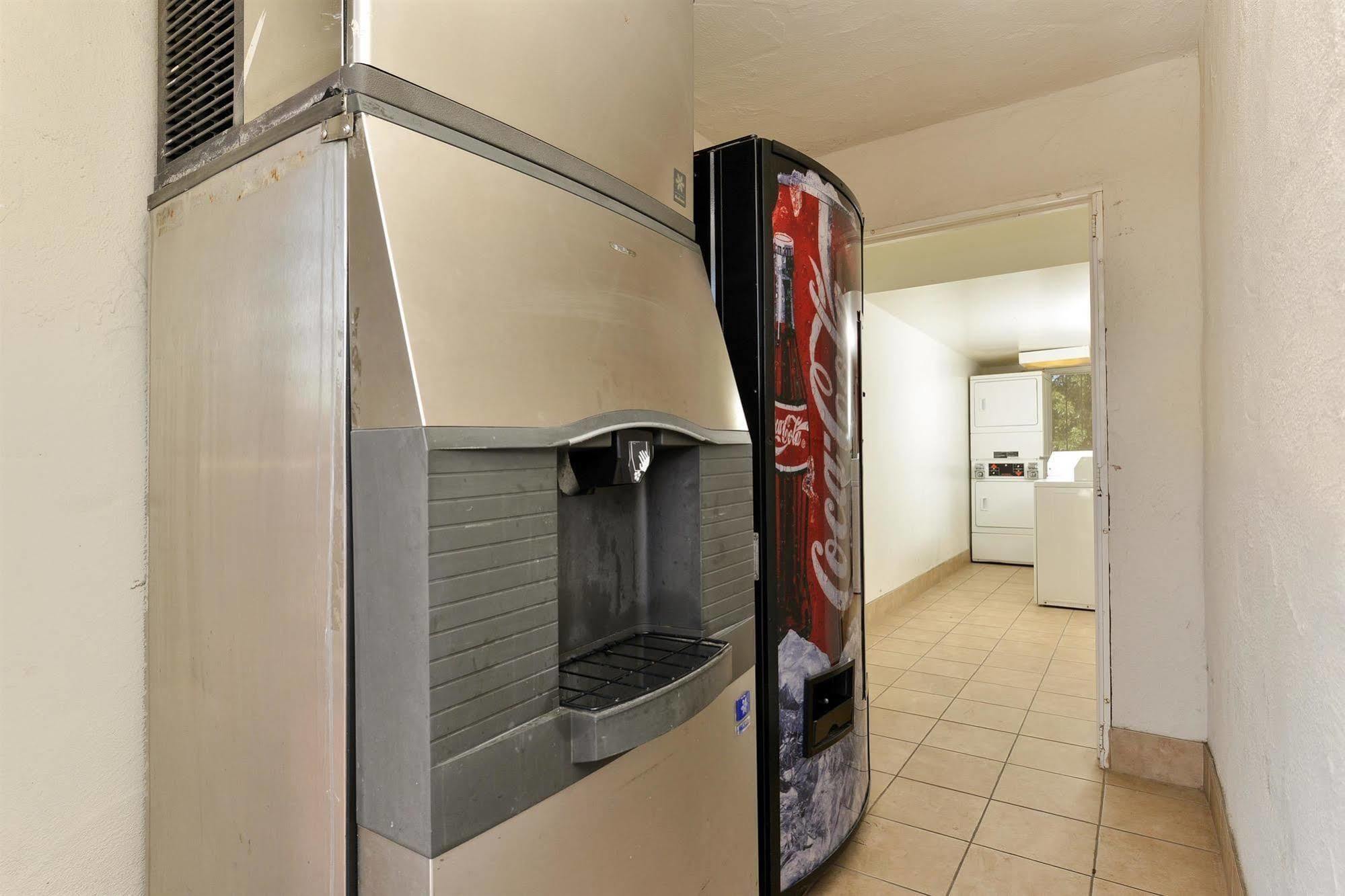 Motel 6-Vista, Ca מראה חיצוני תמונה